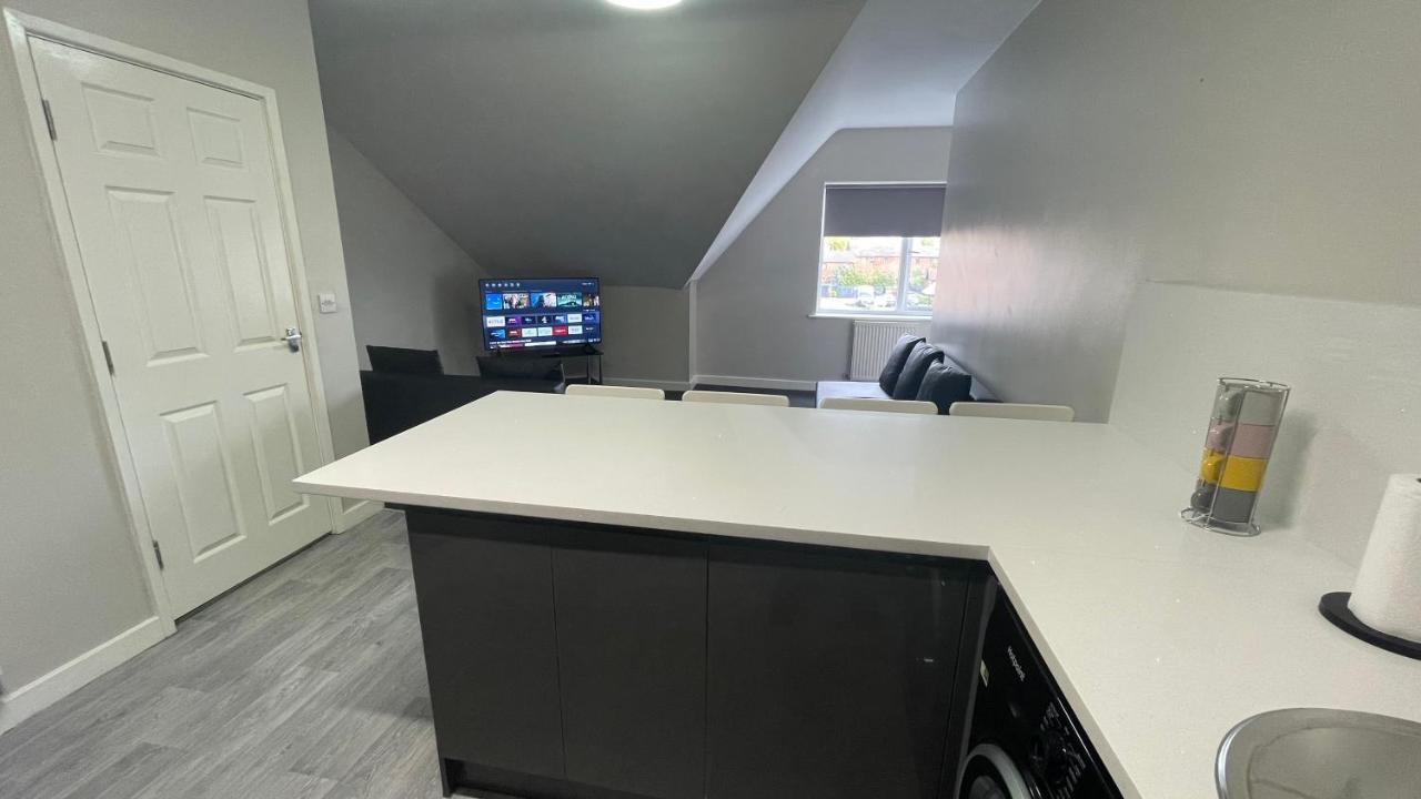 Mays Apartments: City Centre Convenience with Free Parking Liverpool Exterior photo
