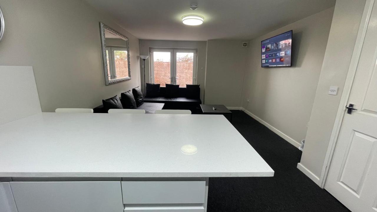 Mays Apartments: City Centre Convenience with Free Parking Liverpool Exterior photo